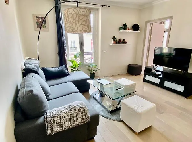 Superb Entire Flat In The Center Of Paris